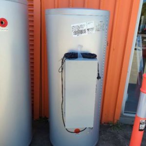 NATURAL HEAT SOLAR HOT WATER SYSTEM NH-ST325A 325 LITRE 850 RELIEF VALVE PRESSURE 75C MAX THERMOSTAT TEMP S/STEEL INNER TANK CONSTRUCTION SOLD AS IS NO WARRANTY