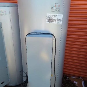 NATURAL HEAT SOLAR HOT WATER SYSTEM NH-ST400A 400 LITRE 850 RELIEF VALVE PRESSURE 75C MAX THERMOSTAT TEMP S/STEEL INNER TANK CONSTRUCTION SOLD AS IS NO WARRANTY
