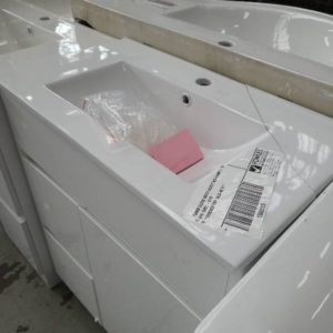 750MM GLOSS WHITE VANITY WITH VANITY TOP VPB 750KL -S510 **CRACKED TOP SOLD AS IS**