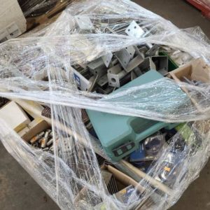 PALLET OF MIXED HARWARE INCL POST SUPPORTS HOLESAWS BRACKETS HINGES ETC
