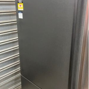 WESTINGHOUSE WBE5304BB DARK STAINLESS STEEL FRIDGE 528 LITRE WITH BOTTOM MOUNT FREEZER 4.5 STAR ENERGY EFFICIENT WITH HUMIDITY CONTROLLED CRISPER RRP$1999 WITH 12 MONTH WARRANTY B 95072231