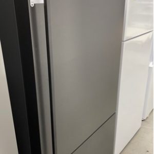 WESTINGHOUSE WBE5304BB DARK STAINLESS STEEL FRIDGE 528 LITRE WITH BOTTOM MOUNT FREEZER 4.5 STAR ENERGY EFFICIENT WITH HUMIDITY CONTROLLED CRISPER RRP$1999 WITH 12 MONTH WARRANTY B 00274733