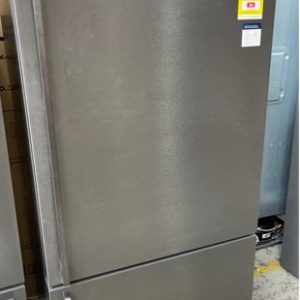 WESTINGHOUSE WBE5304BB DARK STAINLESS STEEL FRIDGE 528 LITRE WITH BOTTOM MOUNT FREEZER 4.5 STAR ENERGY EFFICIENT WITH HUMIDITY CONTROLLED CRISPER RRP$1999 WITH 12 MONTH WARRANTY B 94981364