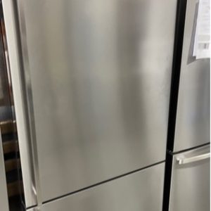 WESTINGHOUSE WBE5304SC STAINLESS STEEL FRIDGE WITH BOTTOM MOUNT FREEZER 528 LITRE FINGER PRINT RESISTANT 4.5 STAR ENERGY EFFICIENCY FRESH SEAL HUMIDITY CRISPER RRP$2099 WITH 12 MONTH WARRANTY B 02474445