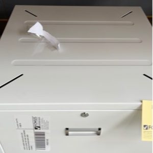 LUXURY LAUNDRY PEDESTAL WITH LOCK ULX110 SUITABLE FOR FRONT LOAD WASHING MACHINES OR DRYERS 60CM X 60CM A 02600423