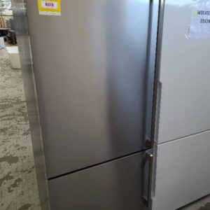 WESTINGHOUSE WBE4504SB 453 LITRE FRIDGE STAINLESS STEEL WITH BOTTOM MOUNT FREEZER WITH 12 MONTH WARRANTY B01078080