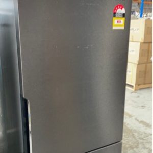WESTINGHOUSE WBE4500BB 453 LITRE FRIDGE WITH BOTTOM MOUNT FREEZER DARK STAINLESS STEEL FULL WIDTH CRISPER WITH FAMILY SAFE LOCKABLE COMPARTMENT RRP$1458 WITH 12 MONTH WARRAMNTY B 01172928