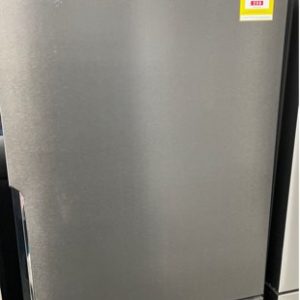 WESTINGHOUSE WBE4500BC 453 LITRE FRIDGE WITH BOTTOM MOUNT FREEZER DARK STAINLESS STEEL FULL WIDTH CRISPER WITH FAMILY SAFE LOCKABLE COMPARTMENT RRP$1458 WITH 12 MONTH WARRAMNTY B 02270645