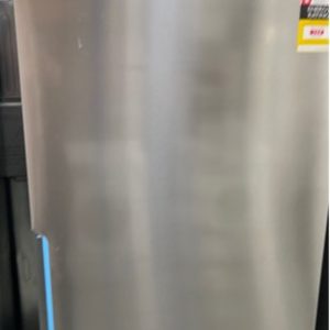 WESTINGHOUSE WBE4500SB 453 LITRE FRIDGE WITH BOTTOM MOUNT FREEZER FULL WIDTH CRIPSER LOCKABLE FAMILY COMPARTMENT 12 MONTH WARRANTY B 00671710