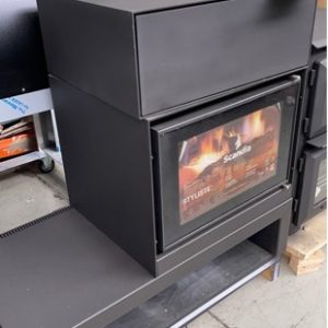 SCANDIA STYLISTE 6 MODERN MINIMALIST WOOD HEATER HEATS UP TO 22M2 SCRATCH & DENT STOCK WITH 3 MONTH WARRANTY SCSTY6 WITH PEDESTAL & REAR FLUE BOX SCSTY6-17-0025
