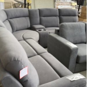 BRAND NEW ASH FABRIC BERLIN 5 SEATER CORNER COUCH WITH 2 RECLINERS WITH FOLD DOWN CONSOLE WITH LIGHTS LOBERLBAAS3521