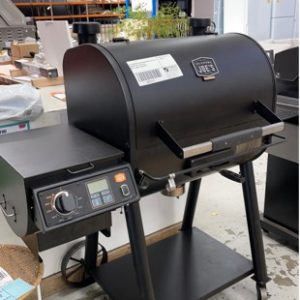 EX SHOWROOM USED OAKLAHOMA DLX PELLET SMOKER GRILL RRP$1499 WITH 3 MONTH WARRANTY