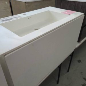 SAMPLE 900MM WHITE VANITY WITH 1 LARGE PUSH TO OPEN DRAWER AND A MOULDED VANITY TOP PALLET 5