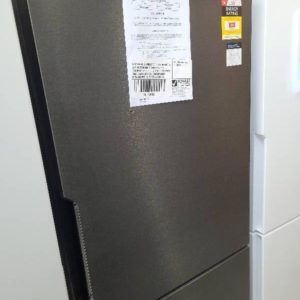 WESTINGHOUSE WBE4500BB 453 LITRE FRIDGE WITH BOTTOM MOUNT FREEZER DARK STAINLESS STEEL FULL WIDTH CRISPER WITH FAMILY SAFE LOCKABLE COMPARTMENT RRP$1458 WITH 12 MONTH WARRANTY