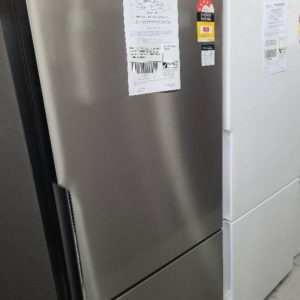WESTINGHOUSE WBE4500SB 453 LITRE FRIDGE WITH BOTTOM MOUNT FREEZER FULL WIDTH CRIPSER LOCKABLE FAMILY COMPARTMENT 12 MONTH WARRANTY
