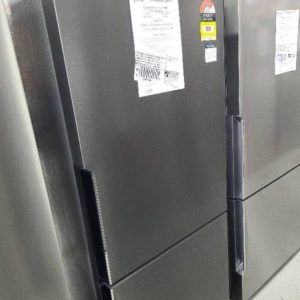 WESTINGHOUSE WBE4500BC 453 LITRE FRIDGE WITH BOTTOM MOUNT FREEZER DARK STAINLESS STEEL FULL WIDTH CRISPER WITH FAMILY SAFE LOCKABLE COMPARTMENT RRP$1458 WITH 12 MONTH WARRAMNTY