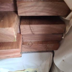 135X32 FEATURE GRADE SPOTTED GUM DECKING (PACK CONSISTS OF RANDOM SHORT LENGTHS)