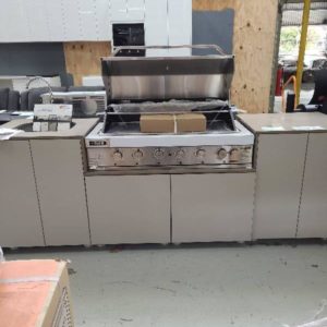 BRAND NEW BESPOKE ALFRESCO BBQ KITCHEN 2695MM LONG WITH 3 CABINETS IN BAYE LAMINATE WITH CINNAMON STONE BENCH TOPS WITH WATERFALL SIDES INCLUDES UNDER MOUNT SINK WITH SINK MIXER BRAND NEW BUILT IN EURO EAL1200RBQ 6 BURNER BBQ WITH HOOD RRP$8498 PROVIDED FLAT PACK ON 2 PALLE
