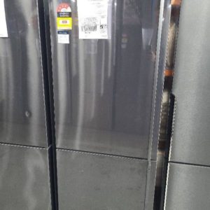 ELECTROLUX EBE4507BC 453 LITRE DARK STAINLESS STEEL FRIDGE WITH BOTTOM MOUNT FREEZER FINGER PRINT RESISTANT 4.5 STAR ENERGY EFFICIENT RRP$2099 WITH 12 MONTH WARRANTY B 04575693