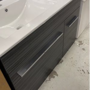 BRAND NEW 900MM WALL HUNG VANITY WITH CERAMIC TOP VICARIO AYV900W
