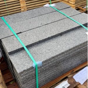 PALLET OF GRANITE NEW GREY BEVEL COPING TREADS 1000 X 195 X 30MM 51 PIECES MAY 28/6