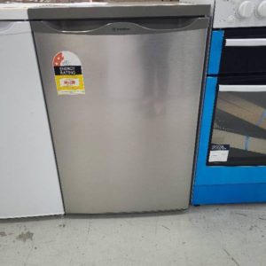 WESTINGHOUSE SILVER BAR FRIDGE 123 LITRE WIM1200AD WITH 12 MONTH WARRANTY