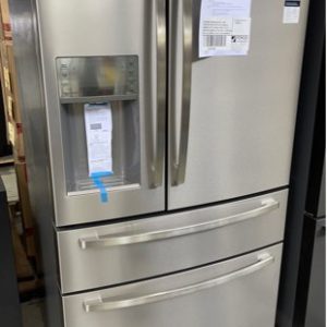 WESTINGHOUSE WHE6874SA 681 LITRE FRENCH DOOR FRIDGE WITH ICE & WATER 913MM WIDE WITH FLEXIBLE SPACE FULLY CONVERTABLE DRAWERULTRA CHILL FUNCTION FRESH SEAL CRISPERS EASY GLIDE DRAWERS LED LIGHTING WITH 12 MONTH WARRANTY