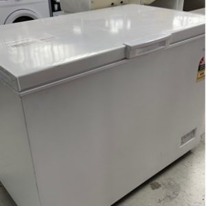 EX DISPLAY EUROMAID ECFR316W 316 LITRE WHITE CHEST FREEZER WITH 3 MONTH WARRANTY