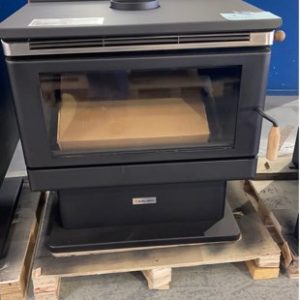 SCANDIA KALORA 600C FREESTANDING WOOD HEATER 3 SPEED CONVECTION WOOD FIRE HEATER OAK HANDLES HEATS UP TO 300M2 RRP$1899 SOLD AS IS SOME PAINT DAMAGE SOME DENTS 3 MONTH WARRANTY