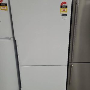WESTINGHOUSE WBE5300WB WHITE FRIDGE WITH BOTTOM MOUNT FREEZER POCKET HANDLES 4.5 STAR ENERGY EFFICIENCY RRP$1699 WITH 12 MONTH WARRANTY B 00276414