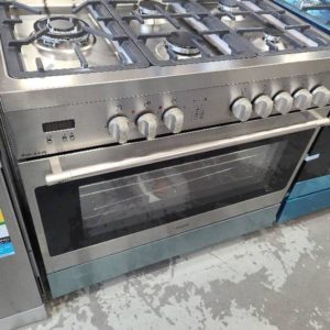 EX DISPLAY 900MM EFS900GX FREESTANDING OVEN ALL GAS 8 MULTI FUNCTIONS WITH FLAME FAILURE ON COOKTOP WITH 3 MONTH WARRANTY *SOME DENTS*