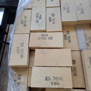 PALLET OF 191/230X115X50MM FIRE BRICKS IDEAL FOR FIREPLACE OR PIZZA OVENS