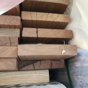 140X25 FEATURE GRADE SPOTTED GUM DECKING (PACK CONSISTS OF RANDOM SHORT LENGTHS)