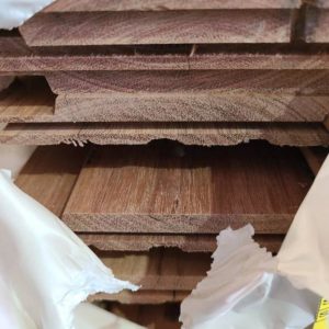125X19 FEATURE GRADE SPOTTED GUM SHIPLAP CLADDING-(PACK CONSISTS OF RANDOM SHORT LENGTHS)