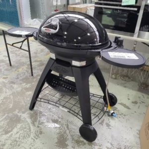 BEEFEATER BIG BUGG BLACK BBQ WITH 12 MONTH WARRANTY MODEL BB722BA