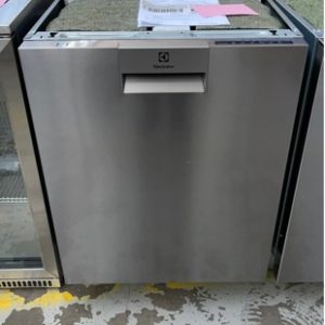 ELECTROLUX ESF8735ROX 600MM STAINLESS STEEL COMFORT LIFT DISHWASHER WITH AIR DRY TECHNOLOGY LIGHT BEAM ON FLOOR INDICATOR & 14 PLACE SETTING WITH 6 MONTH WARRANTY RRP$1409