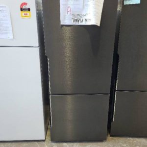WESTINGHOUSE WBE4500BC-R 453 LITRE FRIDGE WITH BOTTOM MOUNT FREEZER DARK STAINLESS STEEL FULL WIDTH CRISPER WITH FAMILY SAFE LOCKABLE COMPARTMENT RRP$1458 WITH 12 MONTH WARRANTY