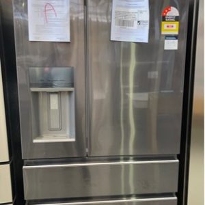 ELECTROLUX EHE6899BA FRENCH DOOR FRIDGE DARK STAINLESS STEEL FEATURING FULLY CONVERTIBLE ENTERTAINER DRAWERS THAT CAN BE ADJUSTED FROM -23 TO 7 DEGREES WITH ICE & WATER LINK TO ELECTROLUX APP FOR MONITORING AND UPDATES RRP$3599 12 MONTH WARRANTY **SOME MARKS IN DARK S/STEEL F