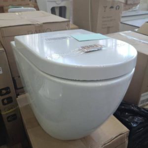 TOILET SUITE BANIO SOLD AS IS