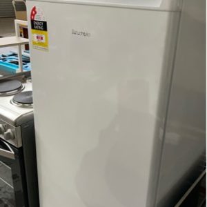 EX DISPLAY EUROMAID EUFR183W WHITE UPRIGHT FREEZER 183LITRE WITH 3 MONTH WARRANTY