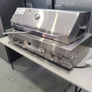 NEW EAL1200RBQ EURO 1200MM BUILT IN BBQ WITH HOOD WITH 2 YEAR WARRANTY **MISSING HINGE SCREW ON HOOD**