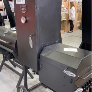 OKLAHOMA JOES BANDERA OFFSET VERTICAL SMOKER WITH 3 MONTHS WARRANTY RRP$799