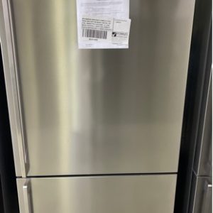 WESTINHOUSE WBE5304SC STAINLESS STEEL FRIDGE WITH BOTTOM MOUNT FREEZER 528 LITRE FINGER PRINT RESISTANT 4.5 STAR ENERGY EFFICIENCY FRESH SEAL HUMIDITY CRISPER RRP$2099 WITH 12 MONTH WARRANTY