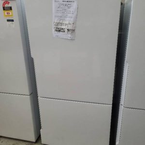 WESTINGHOUSE WBE5300WC-R WHITE FRIDGE WITH BOTTOM MOUNT FREEZER POCKET HANDLE 4.5 STAR ENERGY EFFICIENCY RRP$1599 WITH 12 MONTH WARRANTY