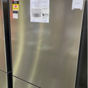 WESTINGHOUSE WBE5304SC STAINLESS STEEL FRIDGE WITH BOTTOM MOUNT FREEZER 528 LITRE FINGER PRINT RESISTANT 4.5 STAR ENERGY EFFICIENCY FRESH SEAL HUMIDITY CRISPER RRP$2099 WITH 6 MONTH WARRANTY