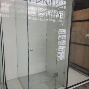 FSS1000 FRAMELESS SHOWER SCREEN 1000MM X 1000MM SQUARE DESIGNED TO BE INSTALLED DIRECTLY ONTO TILES 10MM SAFETY GLASS QUALITY BRASS FITTINGS **3 BOXES ON PICK UP**
