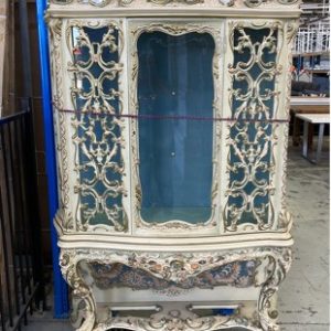 SECOND HAND ORNATE DISPLAY SOLD AS IS