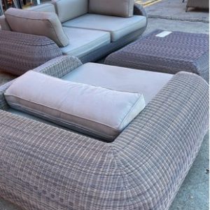 EX DISPLAY RATTAN OUTDOOR SETTING SOLD AS IS