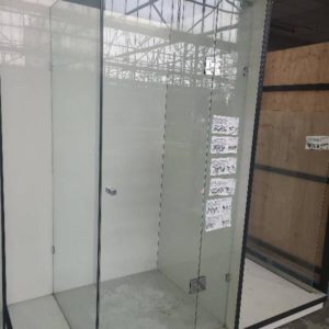 FSS900 FRAMELESS SHOWER SCREEN 900MM X 900MM DESIGNED TO BE INSTALLED DIRECTLY ONTO TILES 10MM SAFETY GLASS QUALITY BRASS FITTINGS 3 BOXES ON PICK UP
