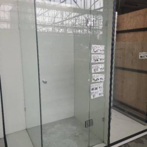 FSS1200 FRAMELESS SHOWER SCREEN 1200MM X 900MM DESIGNED TO BE INSTALLED DIRECTLY ONTO TILES 10MM SAFETY GLASS QUALITY BRASS FITTINGS 3 BOXES ON PICK UP